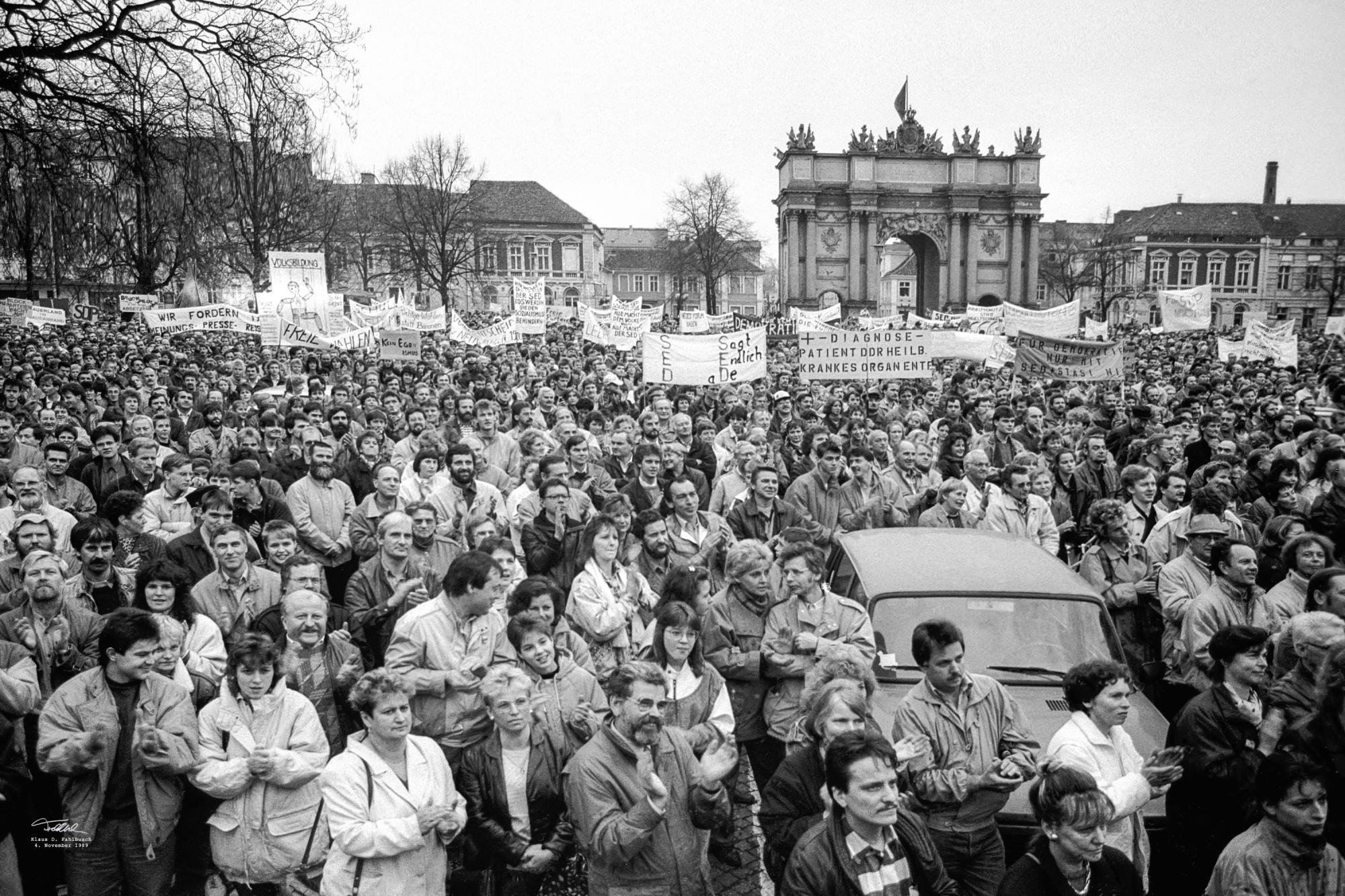 Demonstrationen auf dem Platz der Nationen in Potsdam, 4. November 1989