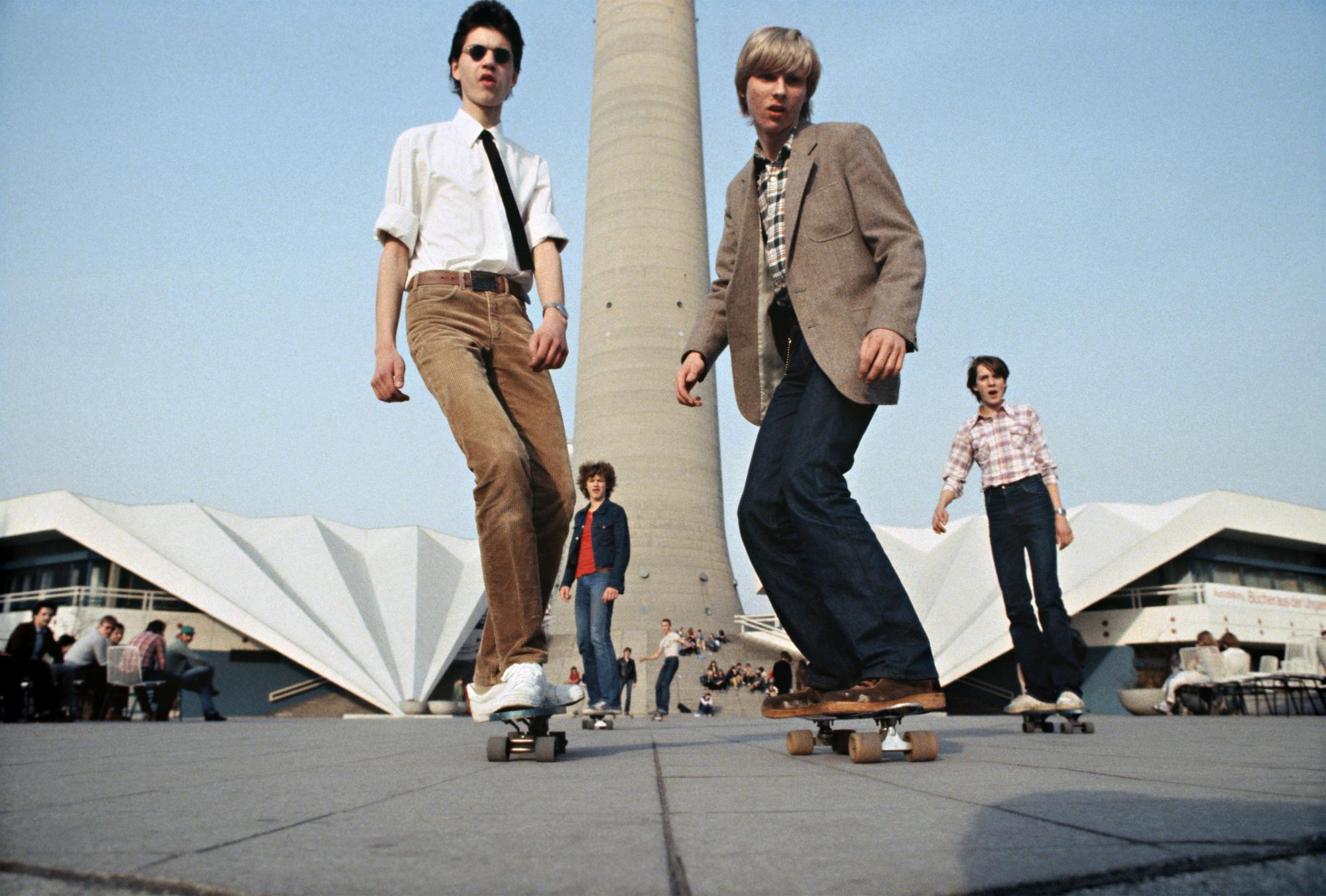 Skater am Alexanderplatz in Berlin.